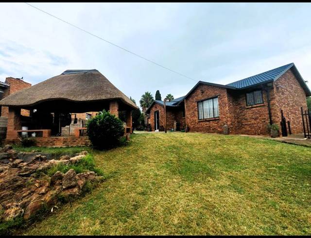 3 BEDROOM HOUSE FOR SALE IN HEUWELOORD